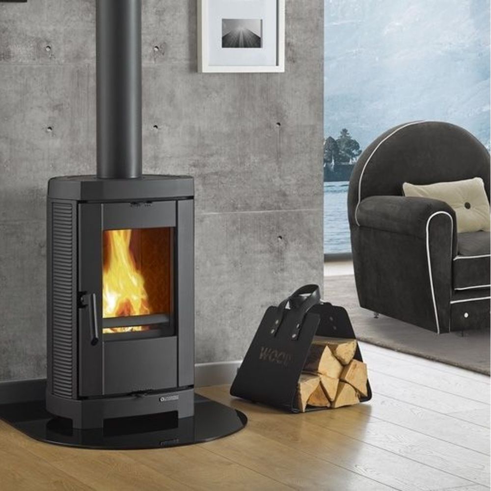 Italienischer Kaminofen Gusseisen La Nordica Brigitta, 4.7kW |  |  |